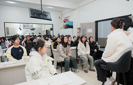 学化妆 统丽学校更有性比 沈阳化妆学校