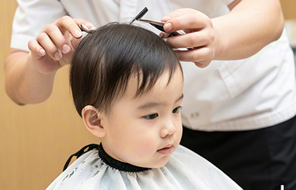 沈阳美发学校-婴儿理发技巧